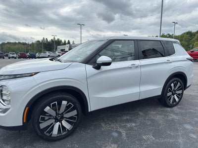 2026 Mitsubishi Outlander SE