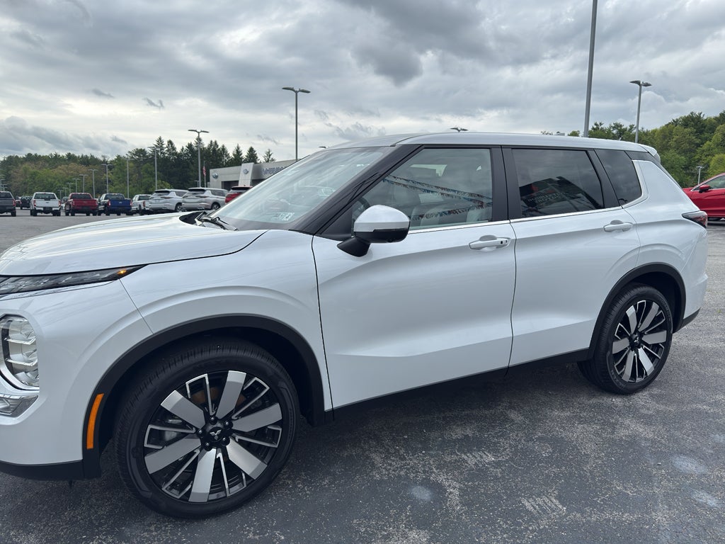 2026 Mitsubishi Outlander SE