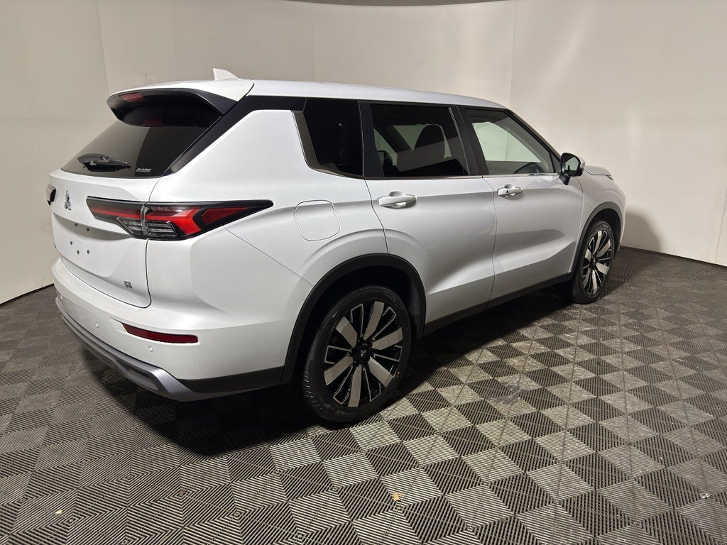 2026 Mitsubishi Outlander SE