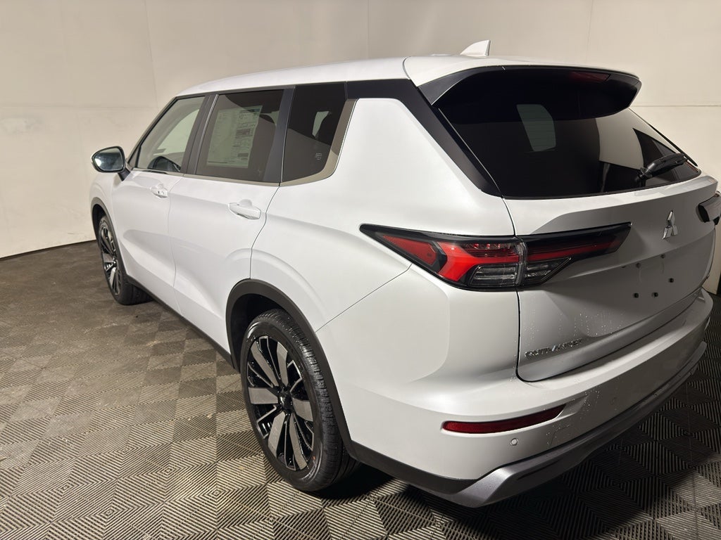 2026 Mitsubishi Outlander SE