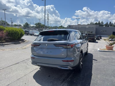2026 Mitsubishi Outlander SE