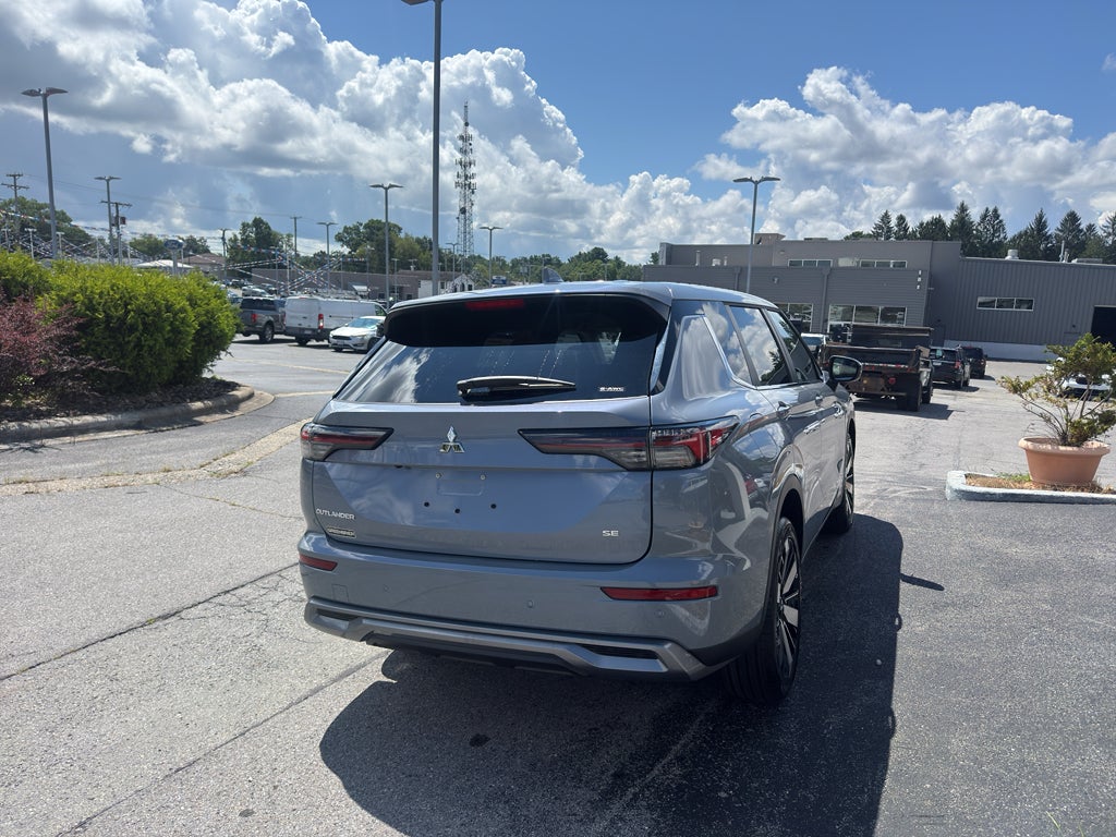 2026 Mitsubishi Outlander SE