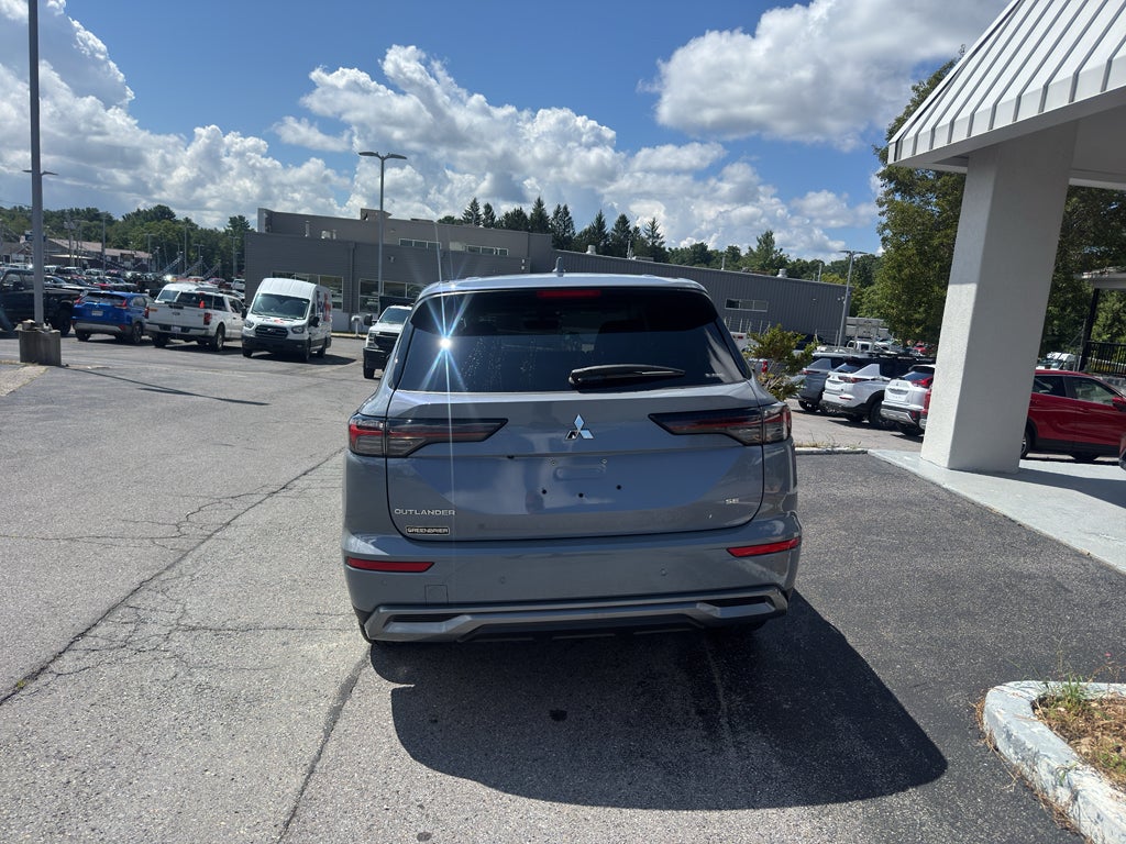 2026 Mitsubishi Outlander SE