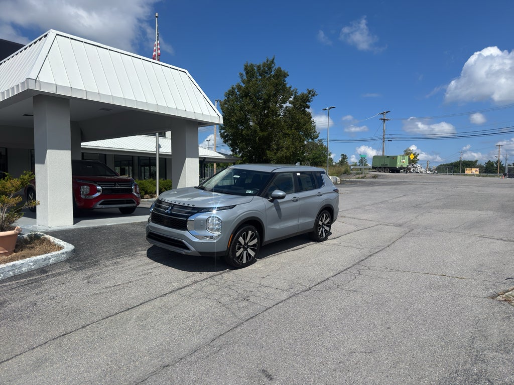 2026 Mitsubishi Outlander SE