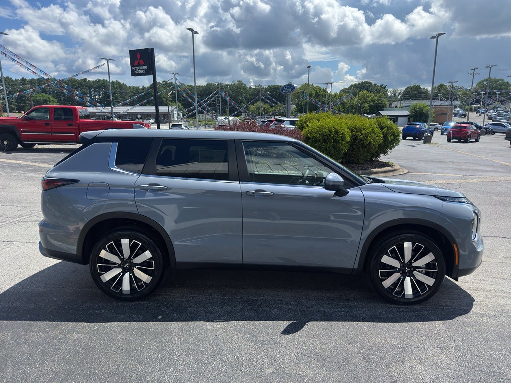2026 Mitsubishi Outlander SE