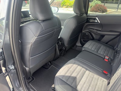 2026 Mitsubishi Outlander SE