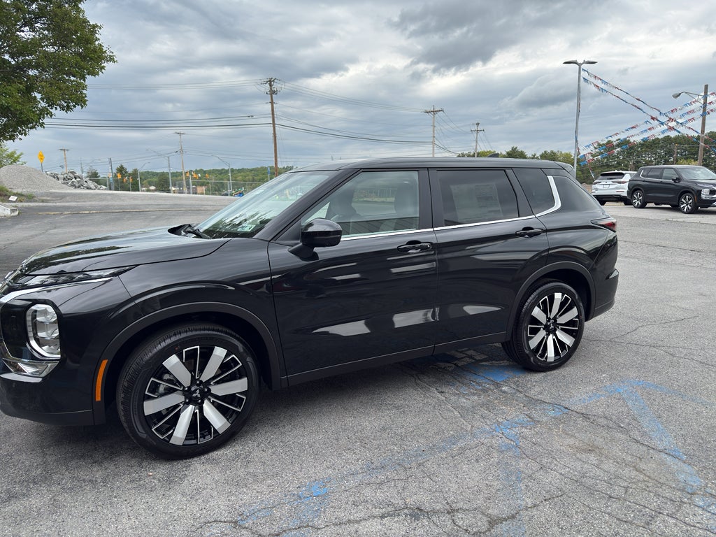 2026 Mitsubishi Outlander SE S-AWC's photo
