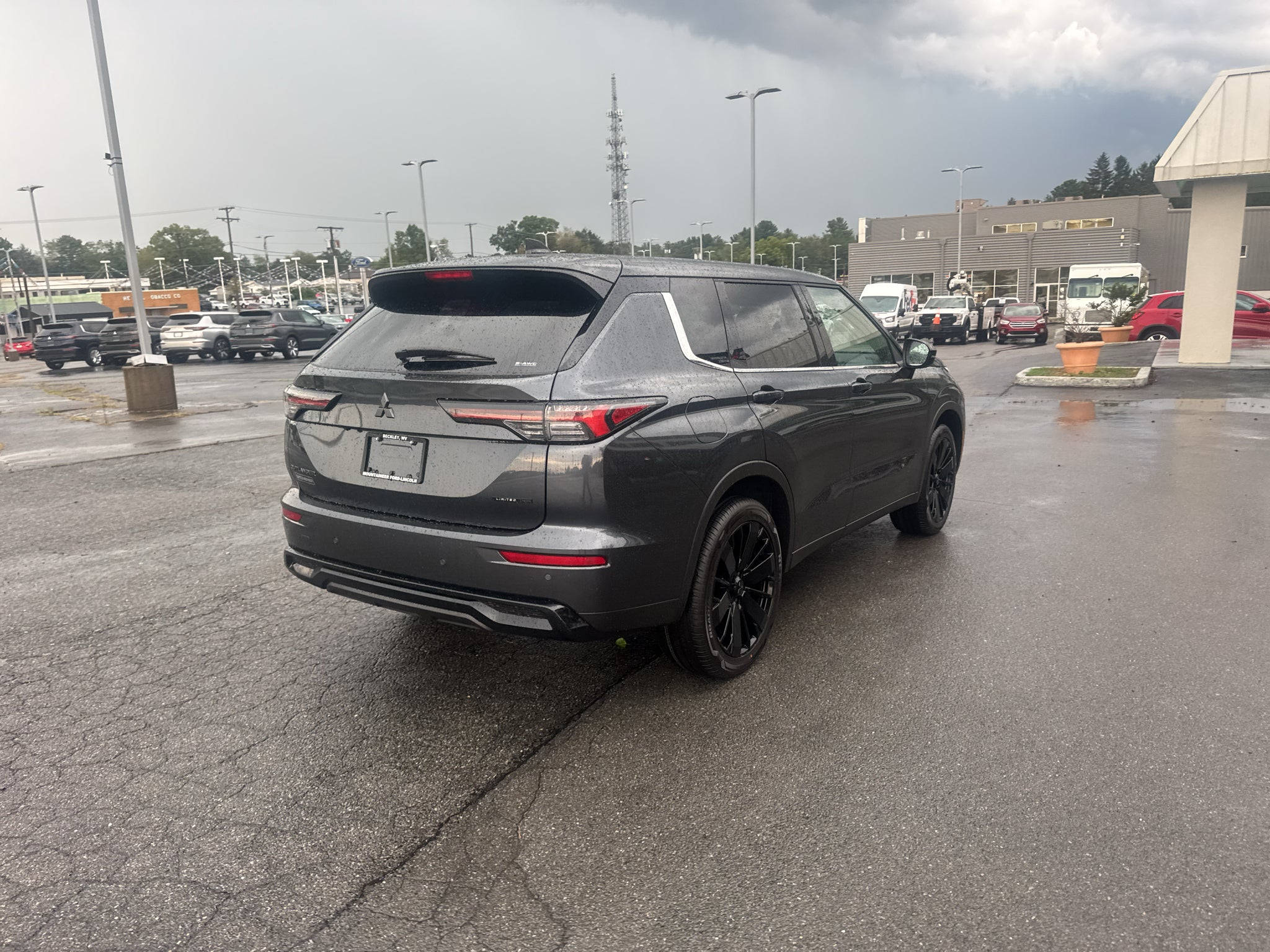 2026 Mitsubishi Outlander LE