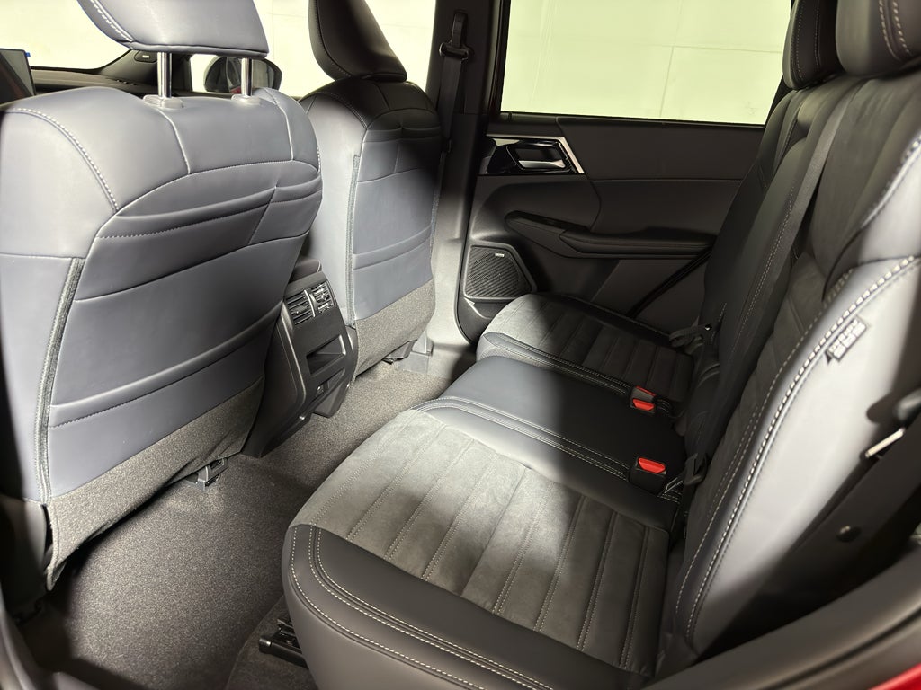 2026 Mitsubishi Outlander LE