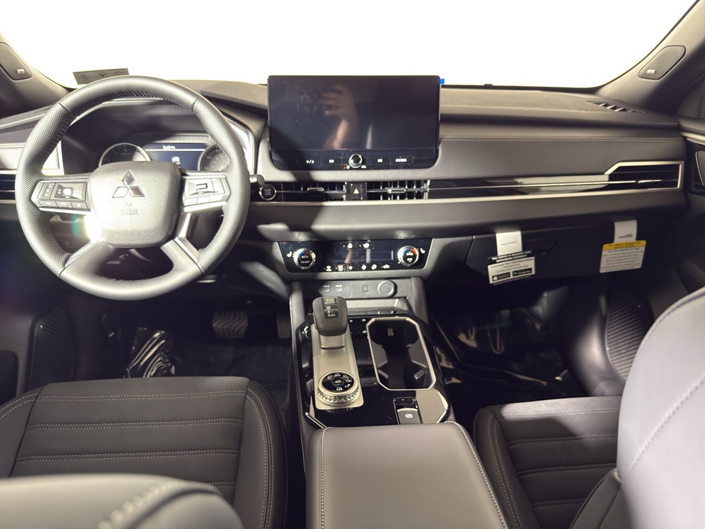 2026 Mitsubishi Outlander LE