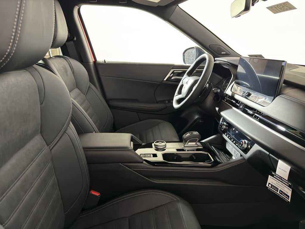 2026 Mitsubishi Outlander LE