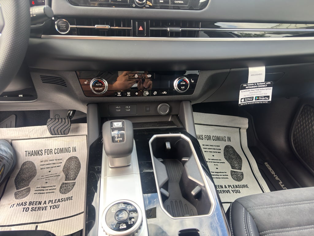 2026 Mitsubishi Outlander SE