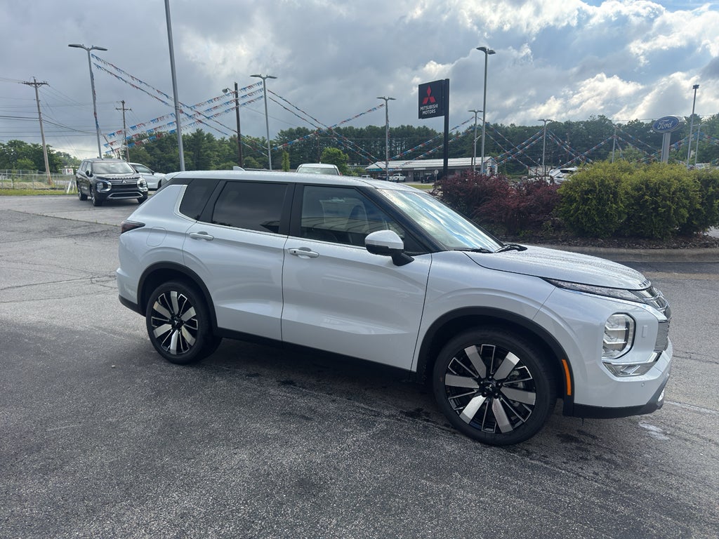 2026 Mitsubishi Outlander SE