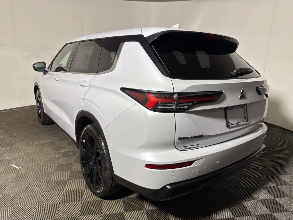 2026 Mitsubishi Outlander LE