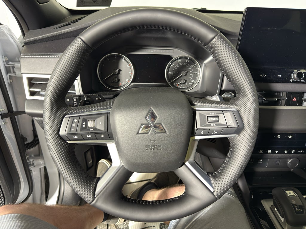 2026 Mitsubishi Outlander LE