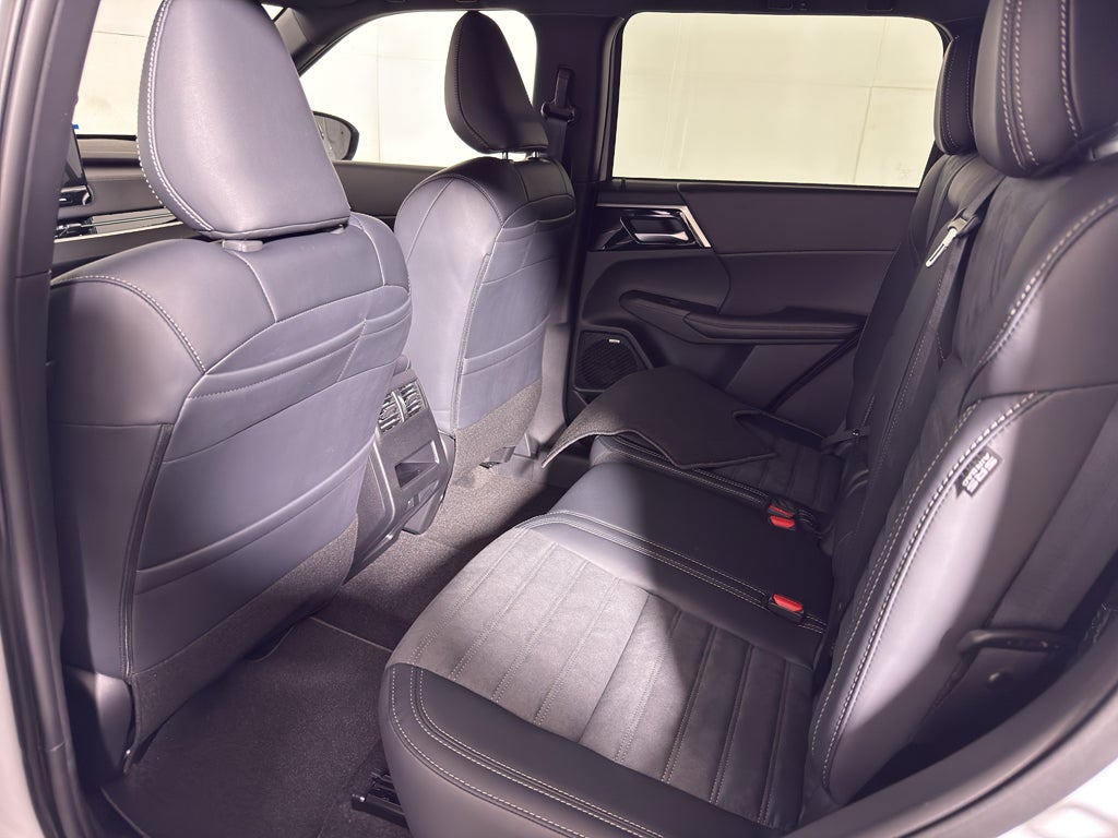 2026 Mitsubishi Outlander LE