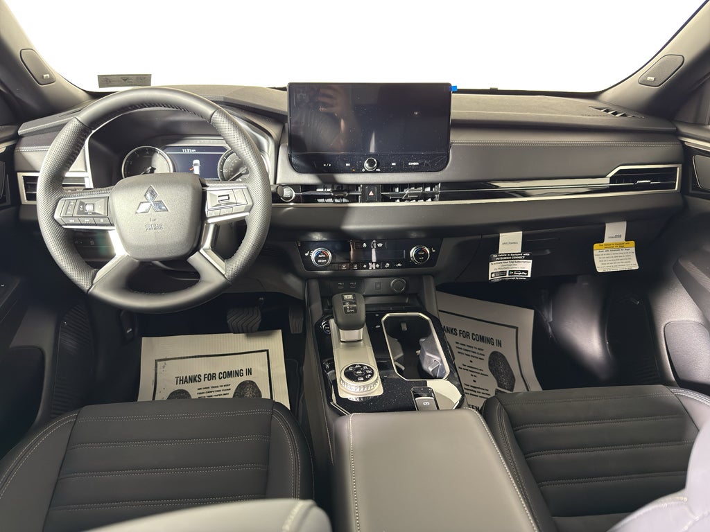 2026 Mitsubishi Outlander LE