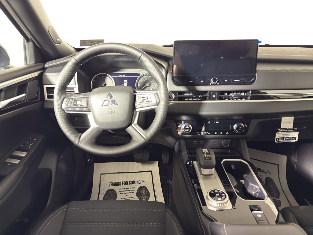 2026 Mitsubishi Outlander LE