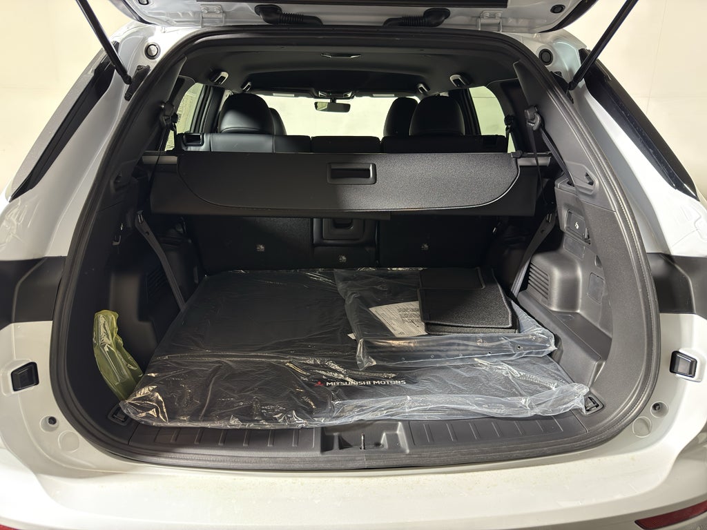 2026 Mitsubishi Outlander LE