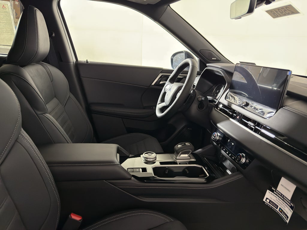 2026 Mitsubishi Outlander LE