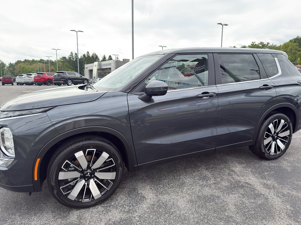 2026 Mitsubishi Outlander SE S-AWC's photo