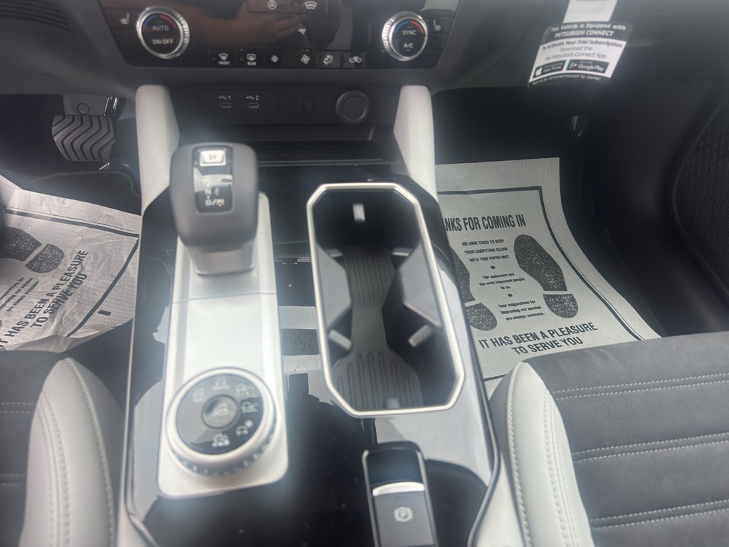 2026 Mitsubishi Outlander SE