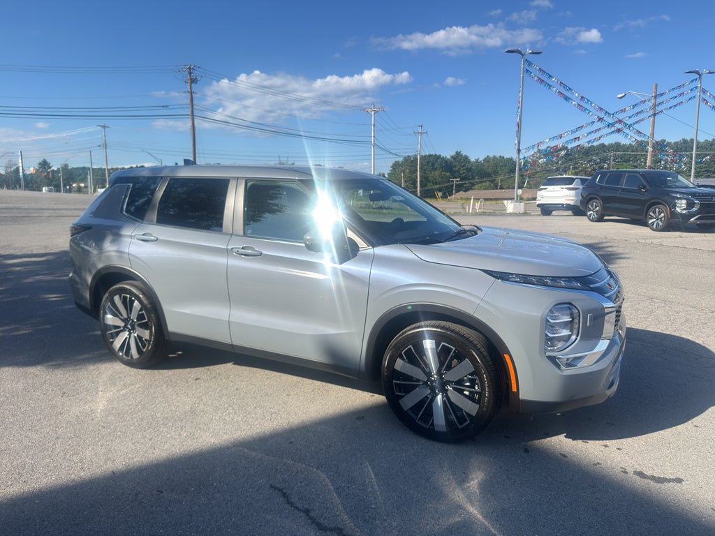 2026 Mitsubishi Outlander SE