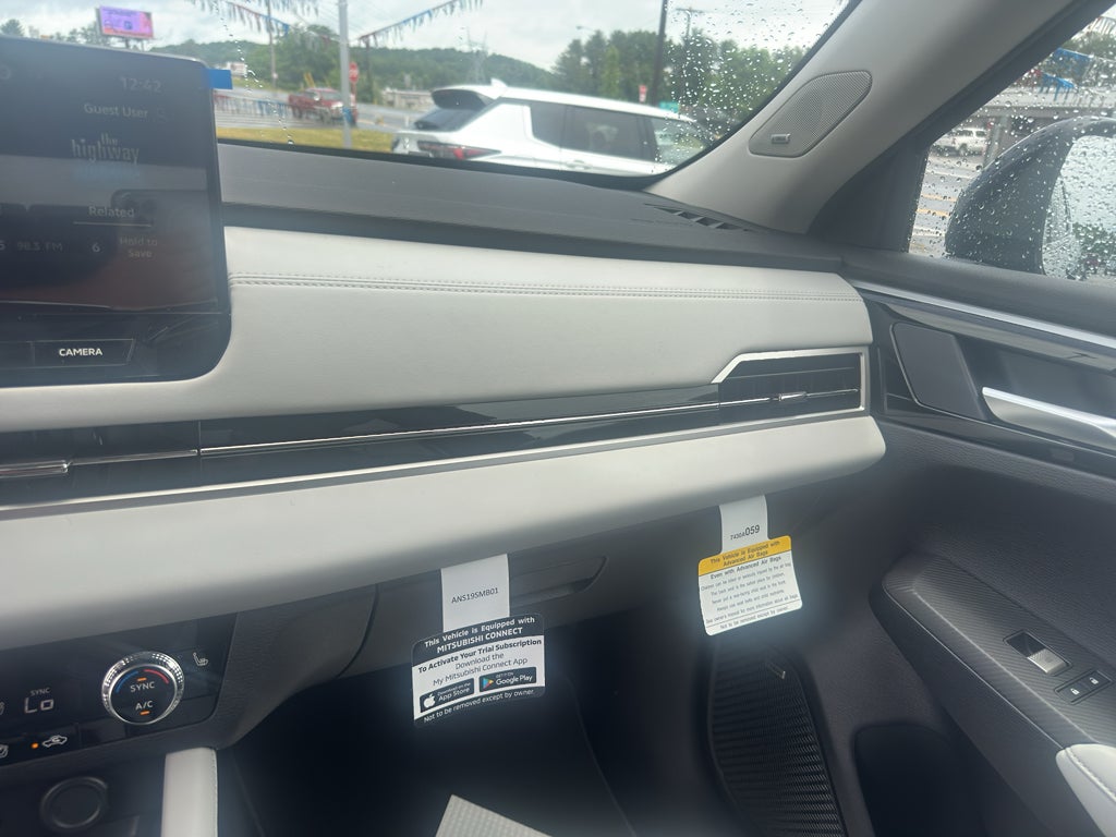2026 Mitsubishi Outlander SE