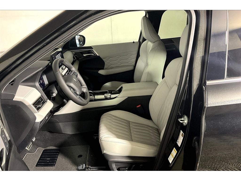 2025 Mitsubishi Outlander Platinum Edition