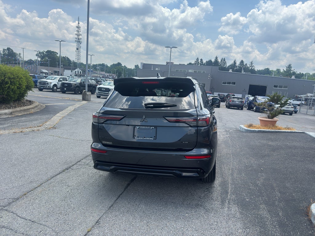 2026 Mitsubishi Outlander Black Edition