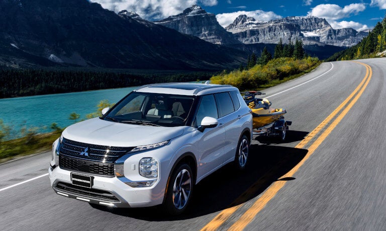 2024 Mitsubishi Outlander towing waverunner